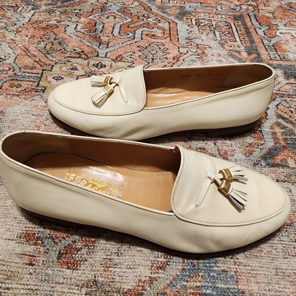 Salvatore Ferragamo Men's Cream Leather Loafers - Picture 2 of 9